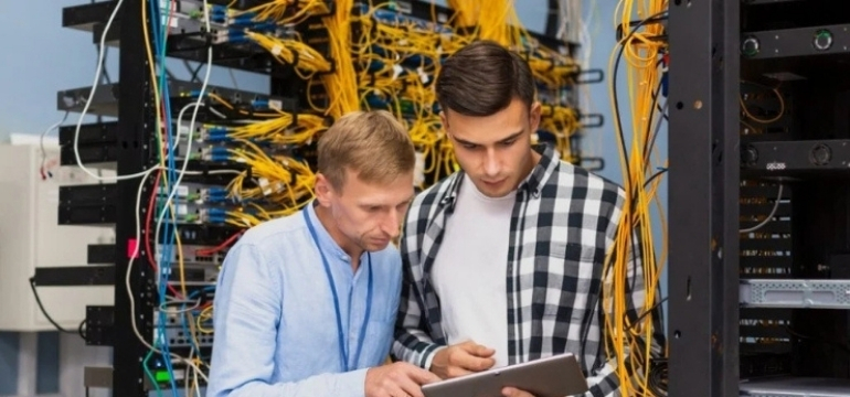 Siapa Bilang Jurusan Informatika Cuma Ngoding? Ini Alasan Profesi Network Engineer Makin Diburu!