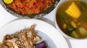 Sayur Asem dengan Ikan Jambal Pedas: Perpaduan Rasa Asam, Pedas, dan Gurih yang Menggugah Selera