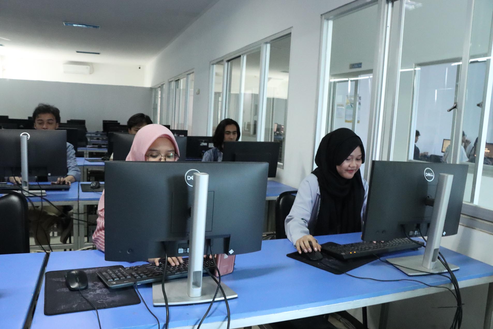 Biaya Kuliah S1 Informatika Per Semester Hanya 5,5 Juta Cari Tempat Kuliah Di Bandung
