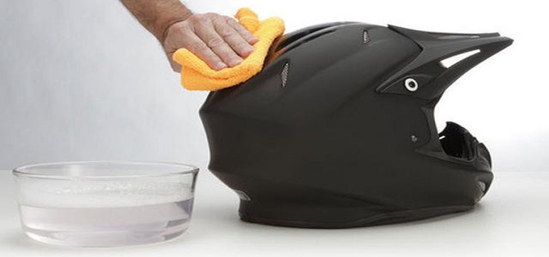 Hilangkan Bau pada Helm Kesayangan Anda dengan Langkah Mudah ini