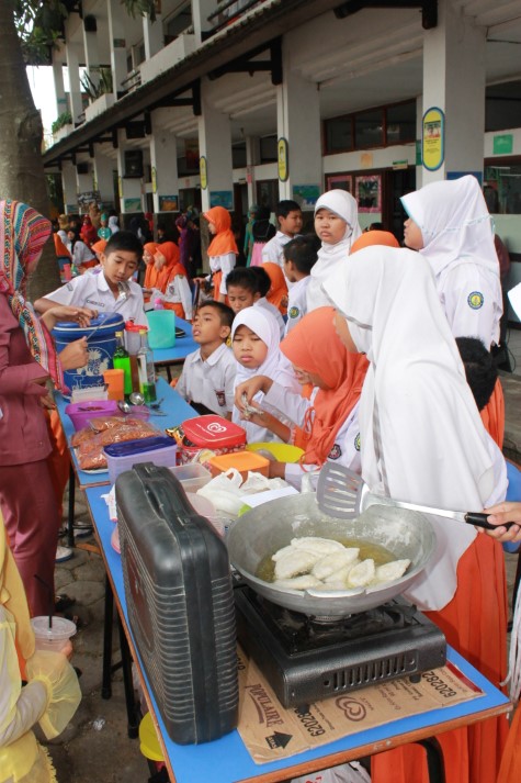 Implementasi Pendidikan Kewirausahaan di Sekolah: Membentuk Generasi Mandiri dan Inovatif