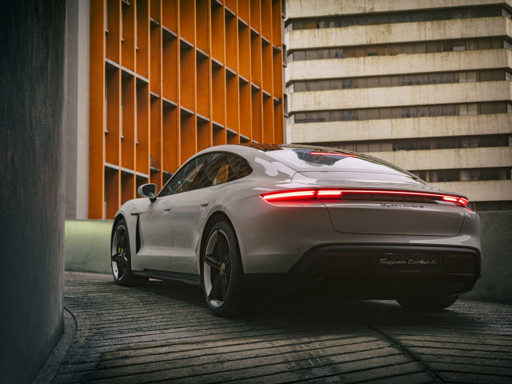 Metalurgi Angkup Brek Seramik Komposit dan Protokol Penilaian Ketahanan Terma Sistem Brek PCCB Porsche