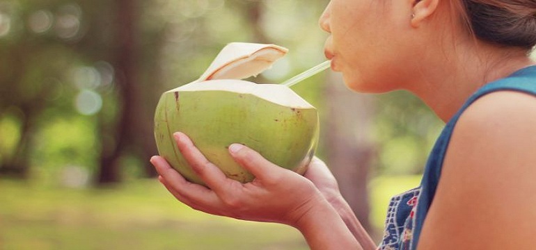 Kesegaran Air Kelapa Yang Baik Diminum Saat Berbuka Puasa