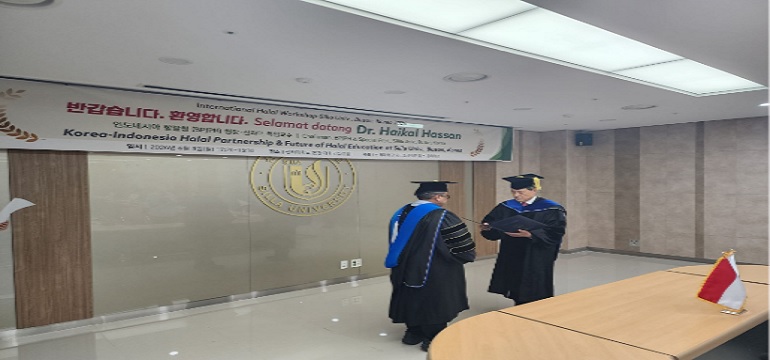 Penganugerahan Gelar Profesor Emeritus Diberikan Kepada Ahmad Haikal Hassan